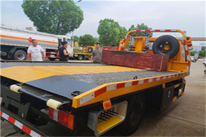 石渠附近拖车电话号码服务