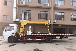 石渠附近汽车轮胎更换